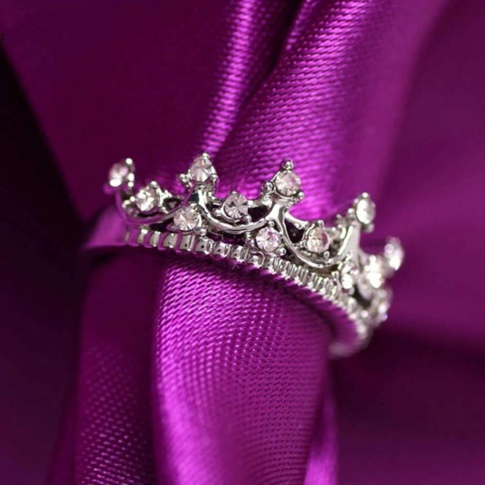 NEW!💙💎BEAUTIFUL! CROWN 👑 RING!💎💙7 SILVERY! - Picture 5 of 8